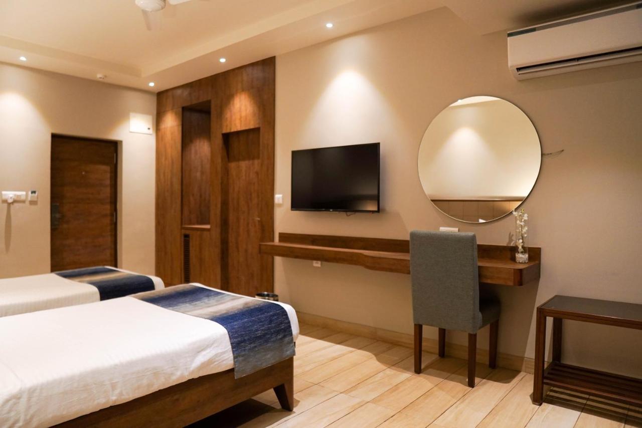 Cosmique Clarks Inn Suites Goa Madgaon Εξωτερικό φωτογραφία