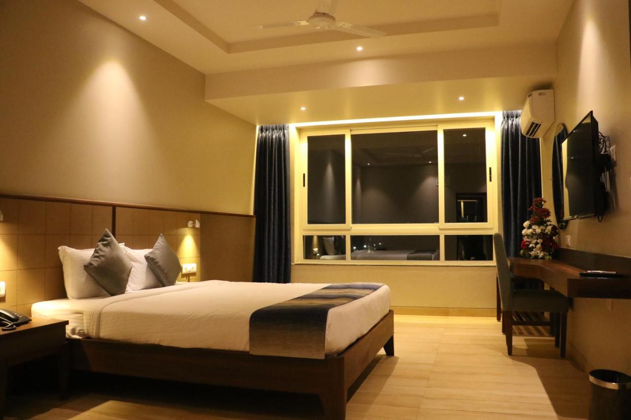 Cosmique Clarks Inn Suites Goa Madgaon Εξωτερικό φωτογραφία